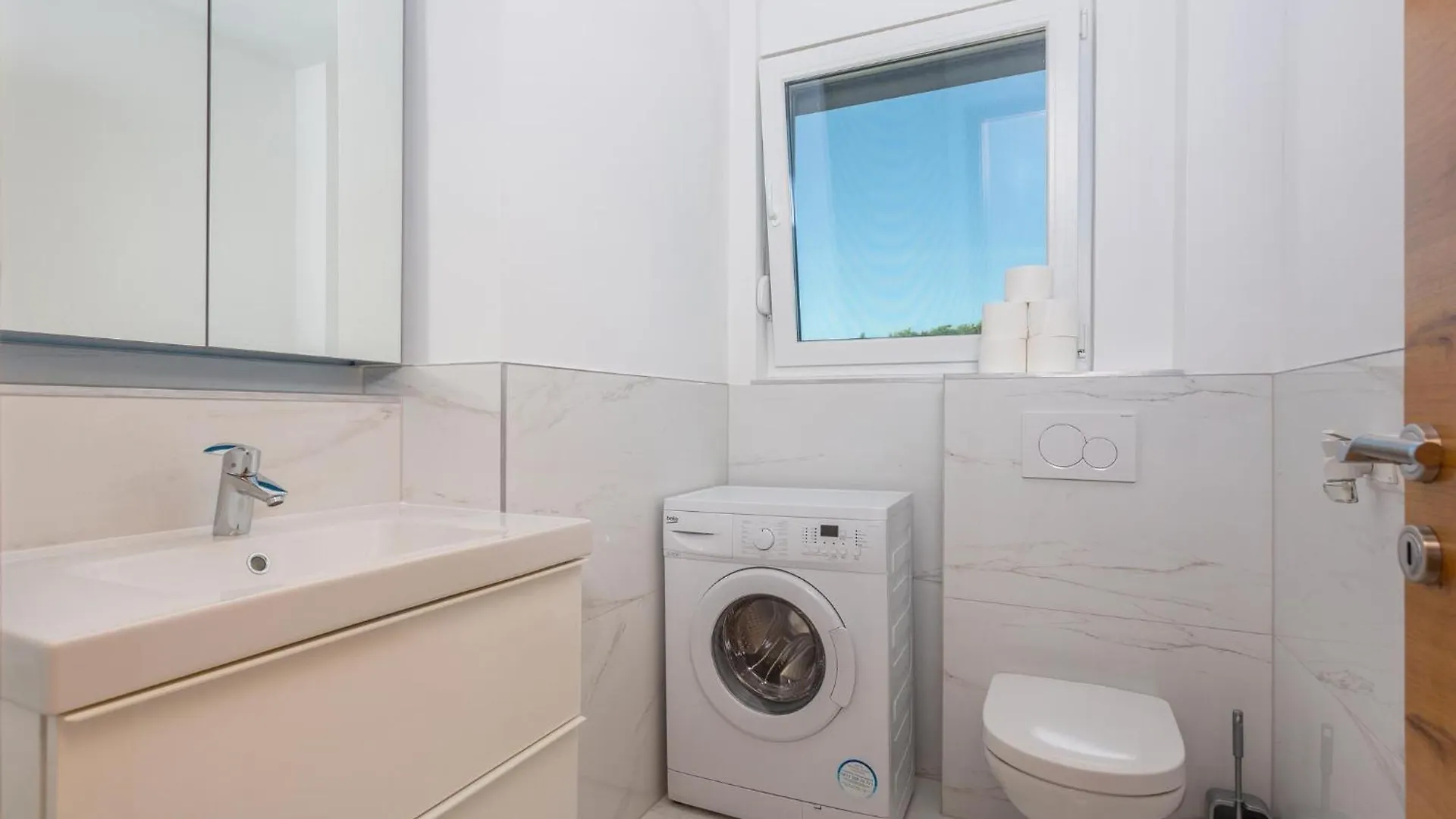 Nice Apartment In Malinska With Kitchen